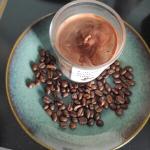 ☕ Duftkerze „Caramel Iced Coffee“ – Gemütlicher Café-Duft für dein Zuhause